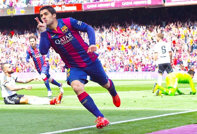 Luis Suarez of FC Barcelona celebrates