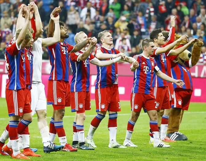 Bayern Munich players acknowledge their fans