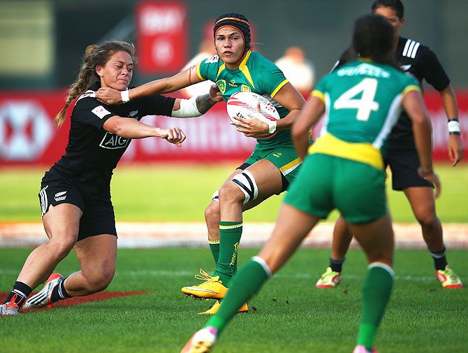 Brazil's Beatriz Futuro Muhlbauer in action averts a challenge by her New Zealand opponent during Day One of the HSBC Sevens World Series at The Sevens Stadium in Dubai, on December 3