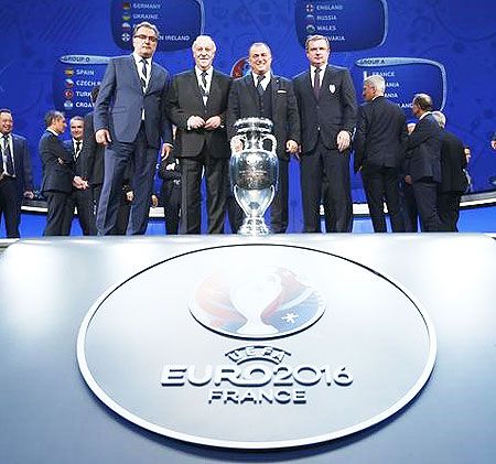 Group D coaches Turkey's Fatih Terim, Spain's Vicente del Bosque, Czech Republic's Pavel Vrba and Croatia's Ante Cacic pose with EURO 2016 trophy at the Euro 2016 draw at Palais des Congres in Paris 