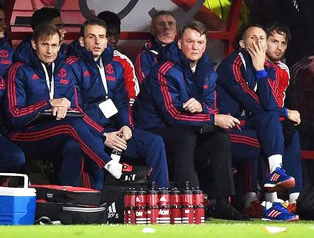 Manchester United manager Louis van Gaal and assistant manager Ryan Giggs watch from the dugout