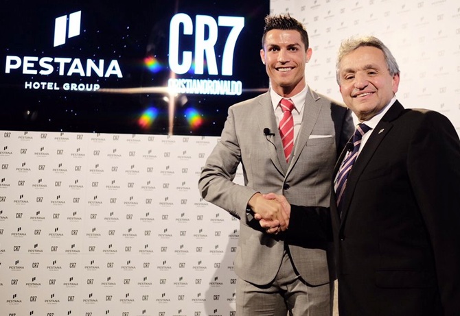 Cristiano Ronaldo with an official of the Pestana Hotel Group 