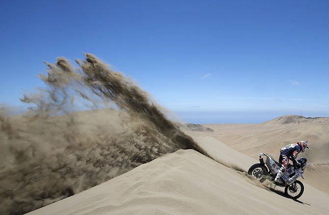 KTM rider Emanuel Gyenes of Romania rides during the sixth stage of the Dakar Rally 2015, from Antofagasta to Iquique, Chile on January 9