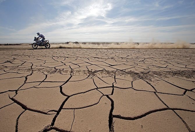 KTM rider Hans Vogels of the Netherlands rides during the sixth stage of the Dakar Rally 2015, from Antofagasta to Iquique, Chile on January 9