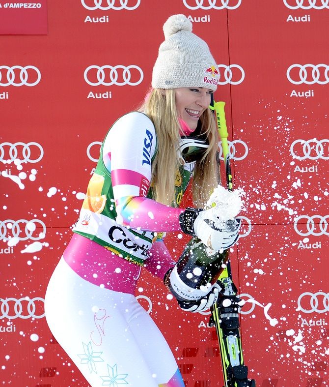 Lindsey Vonn of the USA competes during the Audi FIS Alpine Ski World Cup Women's Super-G 