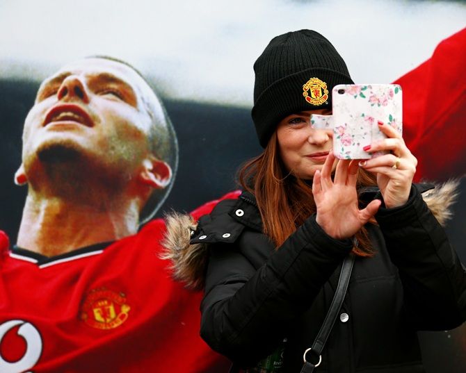 A fan takes a photograph of herself