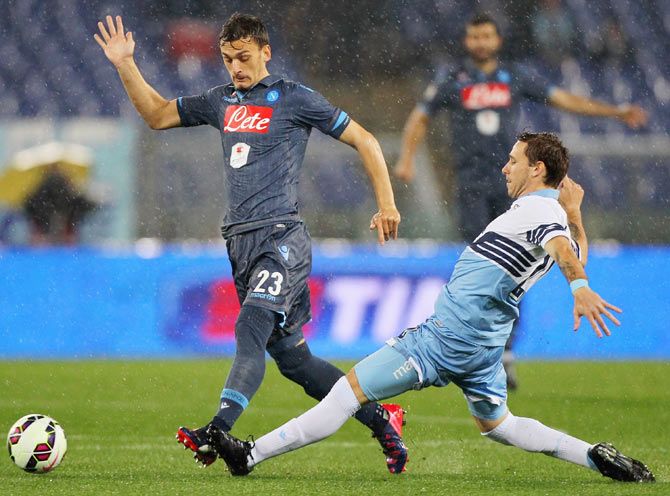 Manolo Gabbiadini (L) of SSC Napoli competes for the ball with Lucas Biglia SS Lazio during the TIM Cup match between SS Lazio and SSC Napoli at Stadio Olimpico on Thursday