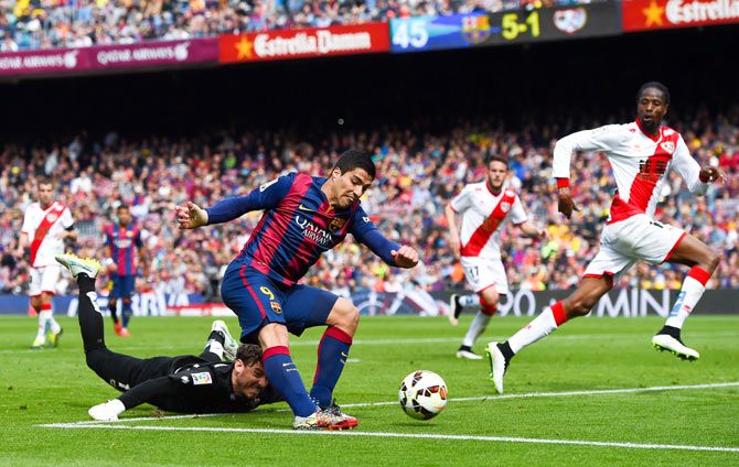 FC Barcelona's Luis Suarez scores his team's sixth goal against Rayo Vallecano