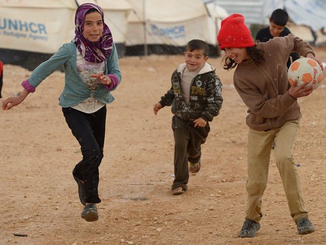 Syrian refugee children play