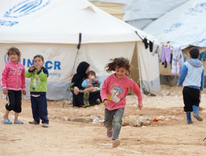 Syrian refugee children play 
