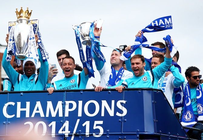 Didier Drogba and John Terry hold up the Premier League trophy