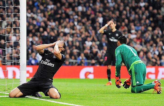 Paris Saint-Germain's Edinson Cavani reacts after failing to score