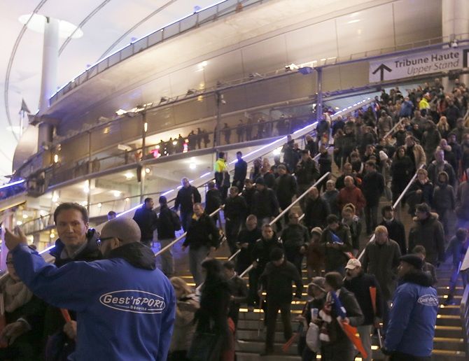 Crowds leave the Stade de France 