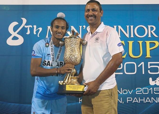 India skipper Harjeet Singh ad coach Harendra Singh with the junior Asia Cup hockey trophy