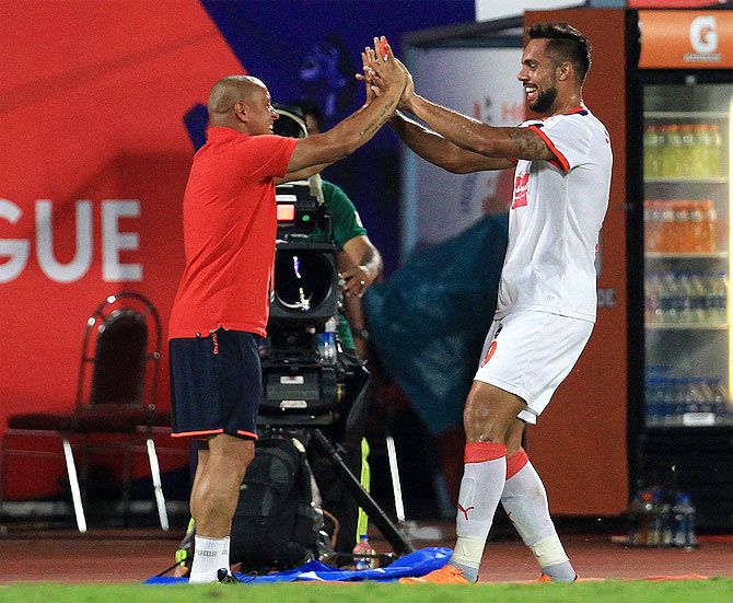 Delhi Dynamos' Robin Singh celebrates with manager Roberto Carlos after scoring against FC Pune City on Wednesday