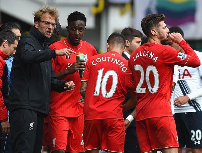 Jurgen Klopp, manager of Liverpool instructs his players
