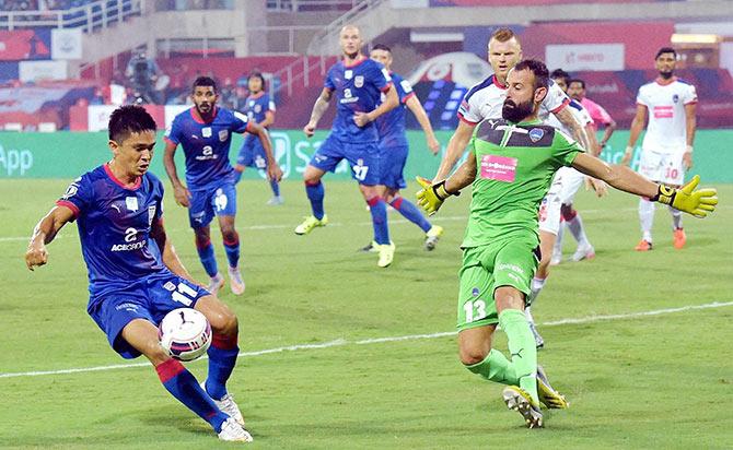 Mumbai City FC'ss Sunil Chetri in action against Delhi Dynamos 