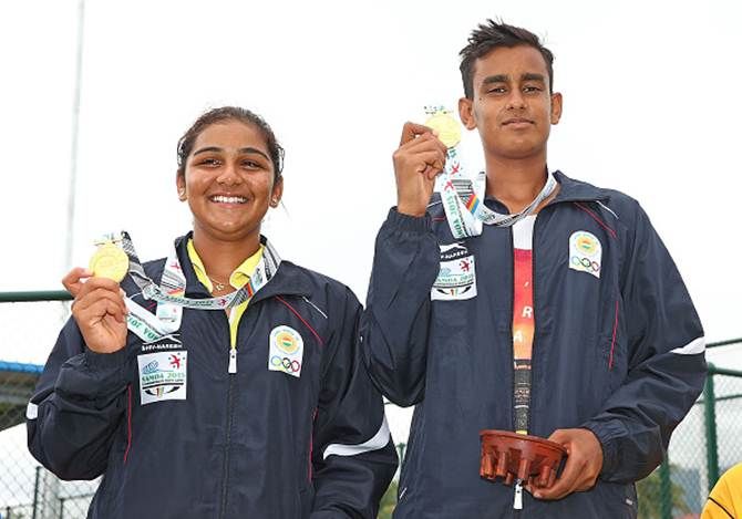 Dhruthi Tatachar Venugopal and Sasikumar Mukund pose with their gold medals