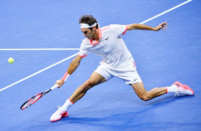 Roger Federer in action against Stanislas Wawrinka