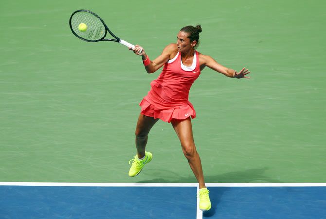 Roberta Vinci returns a shot to Serena Williams