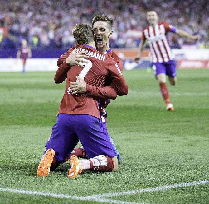 Atletico Madrid's Fernando Torres (right) celebrates with teammate Antoine Griezmann (left) on scoring the opening goal