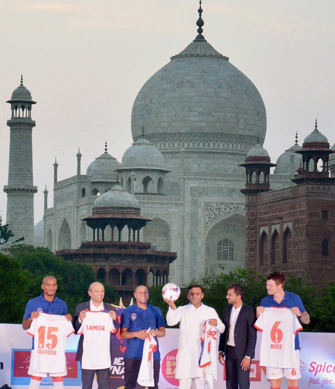 Uttar Pradesh Chief Minister Akhilesh Yadav (centre) poses with Delhi Dynamos' coach Roberto Carlos (3rd from left) and other team officials during unveiling of the new team jersey near Taj Mahal in Agra on Saturday