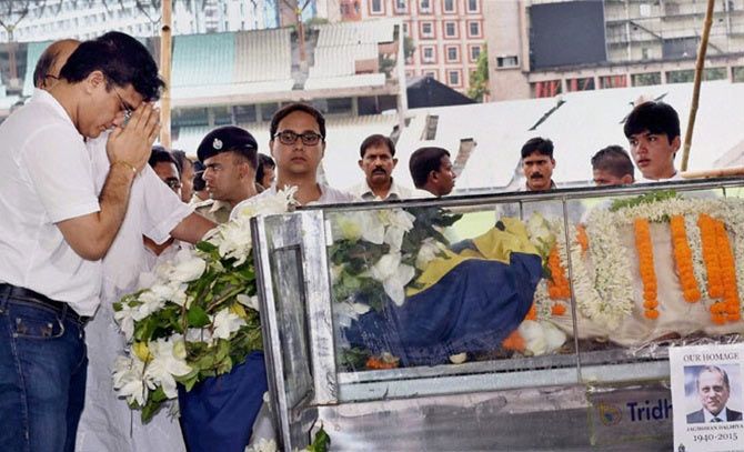 Former Indian skipper Sourav Ganguly pays his last respects to Jagmohan Dalmiya at the former BCCI chief’s funeral on Monday, September 21