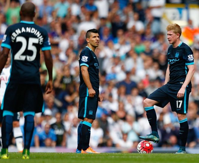  Sergio Aguero, centre, and Kevin de Bruyne, right, of Manchester City