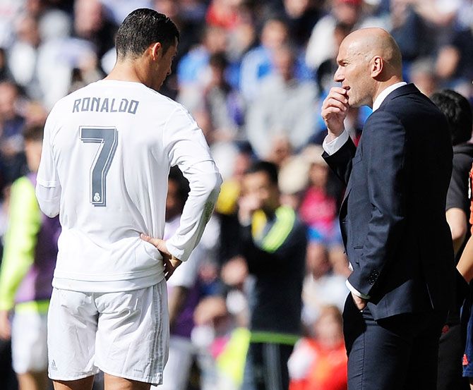 Real Madrid manager Zinedine Zidane has a word with Cristiano Ronaldo
