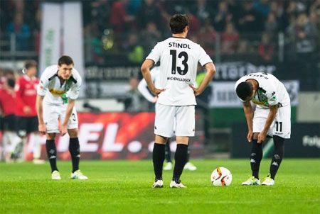 Borussia Moenchengladbach players react after conceding a goal against Hanover 96 on Friday