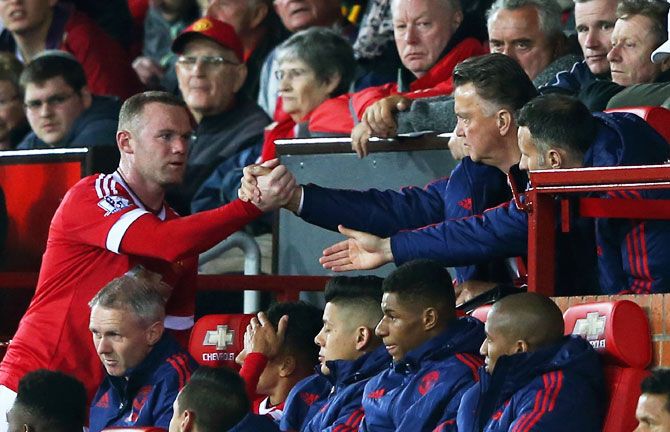 Manchester United's Wayne Rooney shakes hands with managerLouis van Gaal after being subtituted