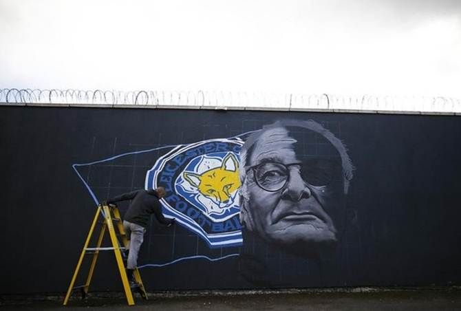 Artist Richard Wilson spray paints a mural of Leicester City manager Claudio Ranieri in Leicester. 