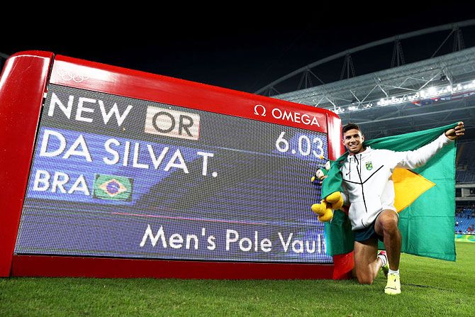 Thiago Braz da Silva of Brazil celebrates winning the Men's Pole Vault final with a new Olympic record of 6.03