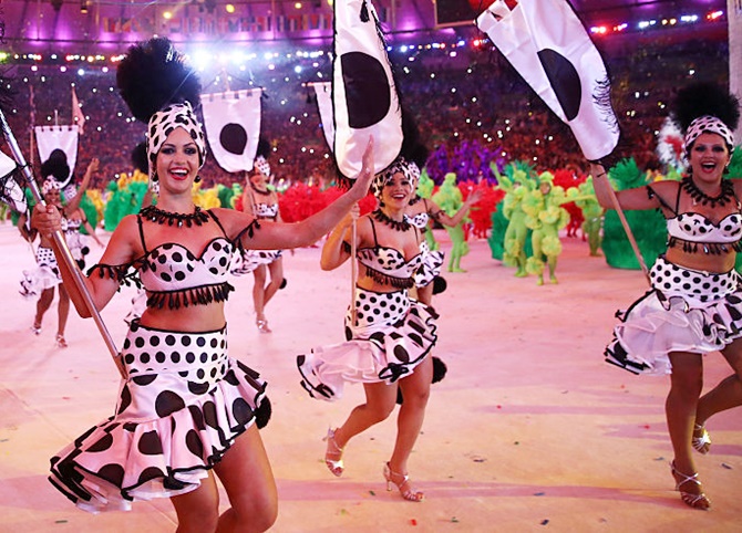 Photos Rio Bids A Colourful Goodbye To 2016 Games Rediff Sports