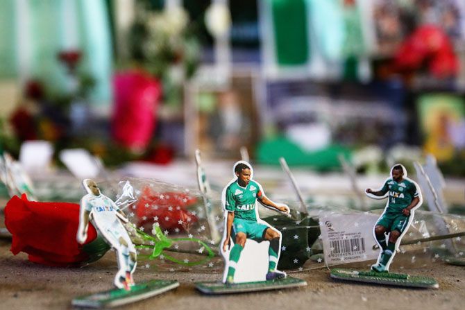 Fans pay tribute to the players of Brazilian team Chapecoense Real at the club's Arena Conda stadium in Chapeco, in the southern Brazilian state of Santa Catarina, on Thursday