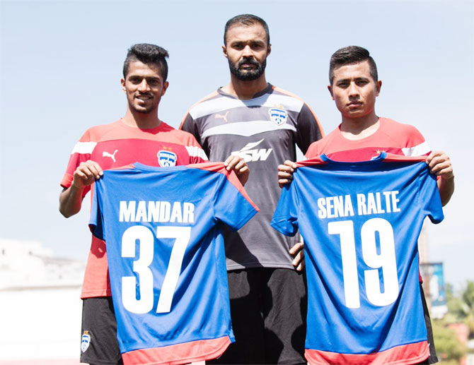 Bengaluru FC signed lef-back Lalhmangaihsanga Ralte and winger Mandar Rao Dessaibegin for the new season of I-League starting on January 7
