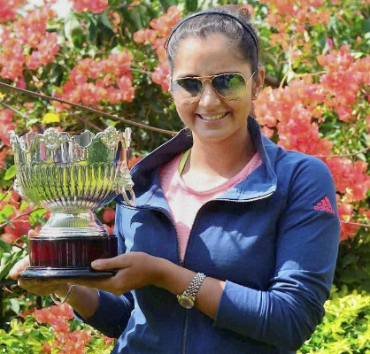 Sania Mirza poses with her Australian Open womens doubles trophy in Hyderabad 
