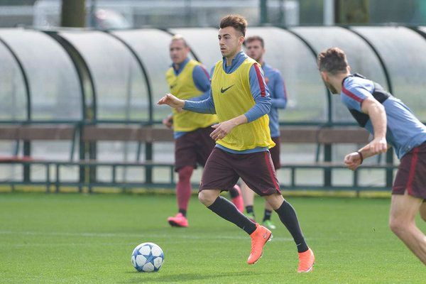 AS Roma players go through the paces during a team training session on Monday