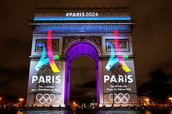 Arc De Triomphe is lit up with the 2024 Olympic Games bid logo in Paris