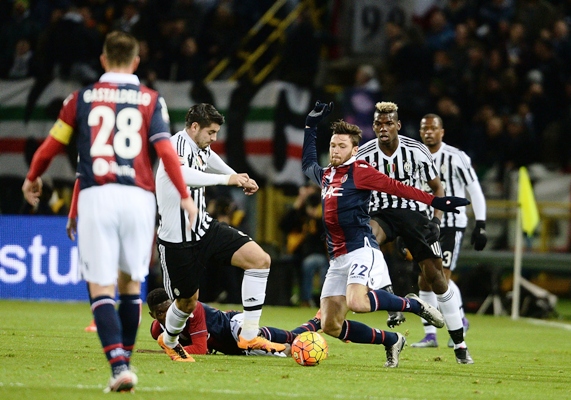 Bologna and Juventus players in action in their Serie A match at Stadio Renato Dall'Ara 