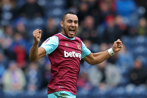 Dimitri Payet of West Ham United celebrates after scoring his team's second goal 
