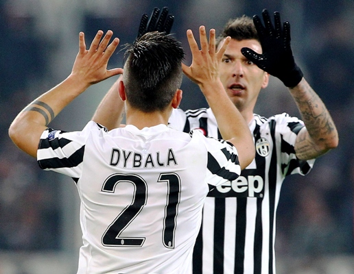 Paulo Dybala of Juventus FC celebrates his goal with his team-mate Mario Mandzukic 