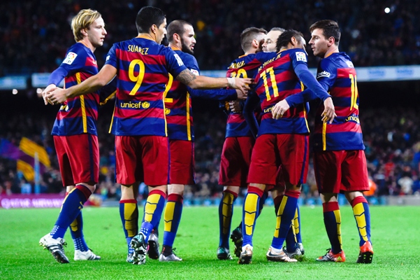 Neymar (second right) of FC Barcelona celebrates with his teammates 