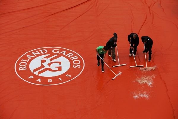 Workers dry the Roland Garros 