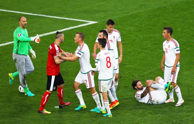 Austria's Marko Arnautovic (2nd from left) argues with Hungary players after the sending off of his teammate Aleksandar Dragovic