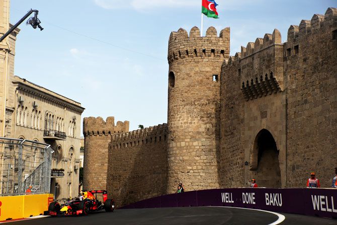  Australia's Daniel Ricciardo driving the (3) Red Bull Racing Red Bull-TAG Heuer RB12 TAG Heuer on track during qualifying at Baku City Circuit on Saturday
