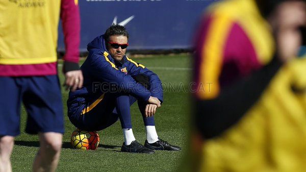 FC Barcelona coach Luis Enrique watches during a training session at the Camp Nou in Barcelona on Tuesday