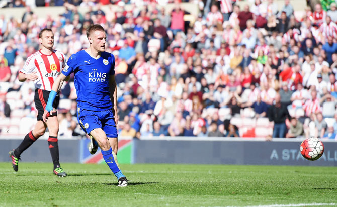 Leicester City's Jamie Vardy scores against Sunderland