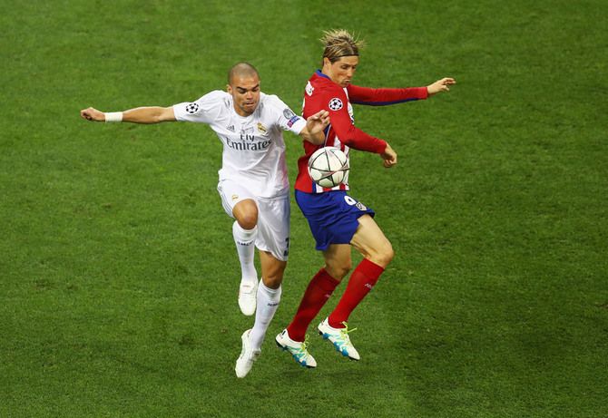 Real Madrid's Pepe battles for the ball with Atletico Madrid's Fernando Torre