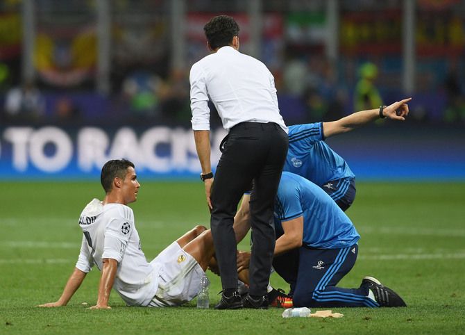 Cristiano Ronaldo gets medical attention 